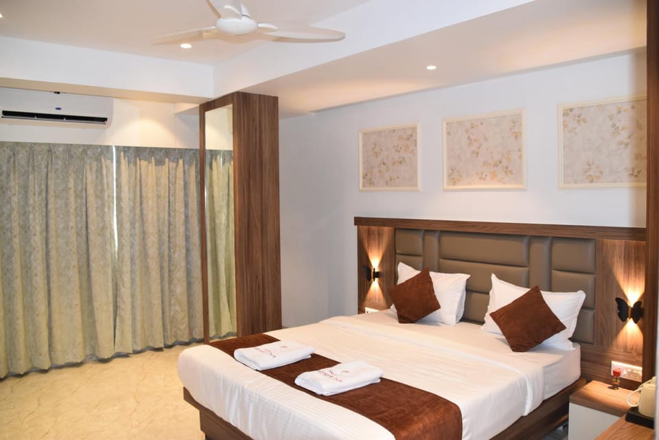 Hotel Aarush Inn Hotel in Maharashtra