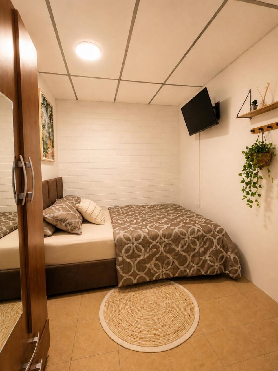 Bed, TV and multimedia, Other, Decorative detail, Bedroom