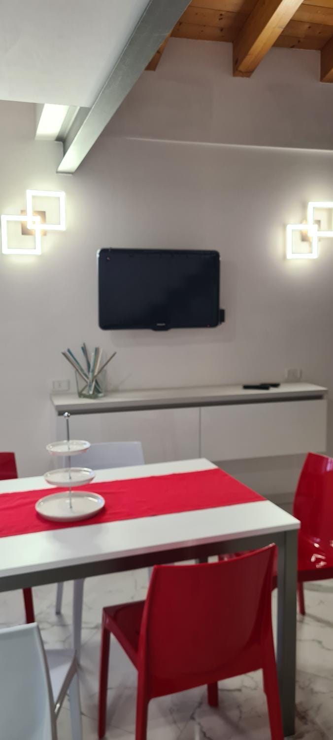 TV and multimedia, Living room, Seating area, Dining area