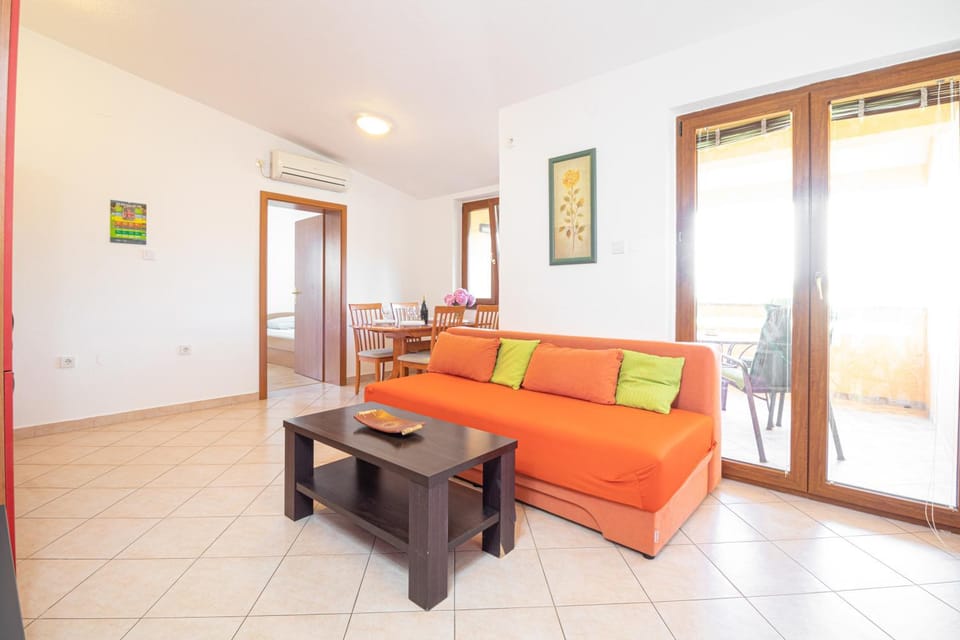 Living room, Photo of the whole room, Seating area, Dining area