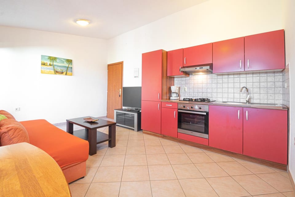 Kitchen or kitchenette, oven, stove