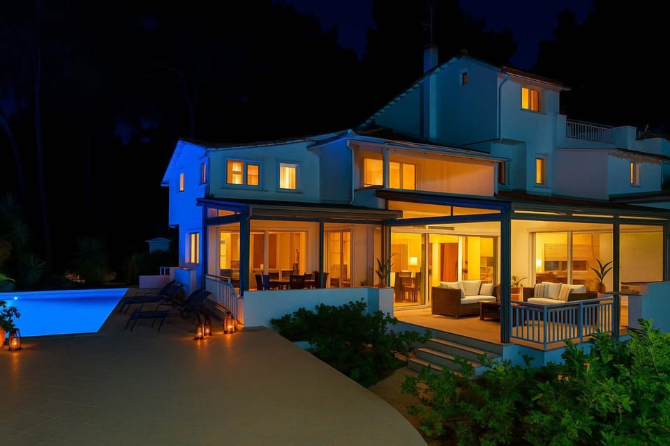 Property building, Pool view