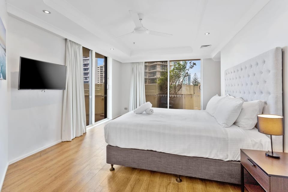 Spacious 3 Bedroom Family Apartment - CoastHM Apartment in Surfers Paradise