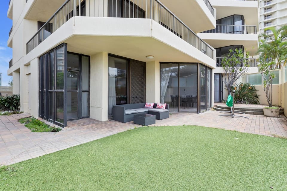 Spacious 3 Bedroom Family Apartment - CoastHM Apartment in Surfers Paradise