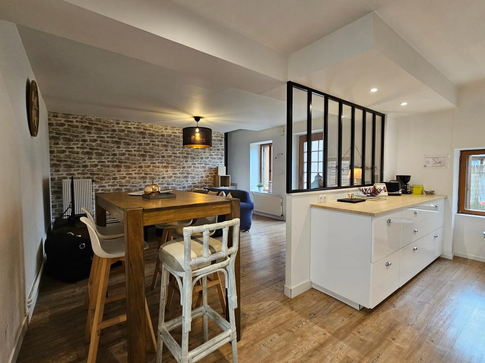 Dining area, kitchen