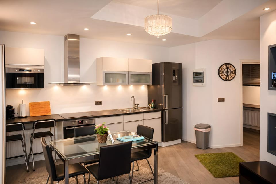 Kitchen or kitchenette, Living room