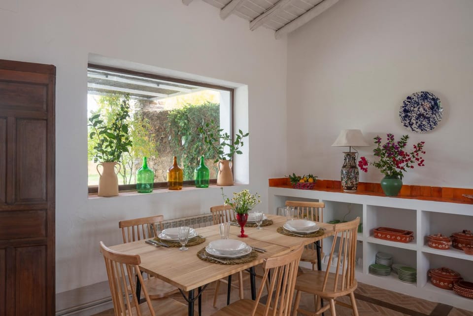 Food and drinks, Dining area, Breakfast, Dinner