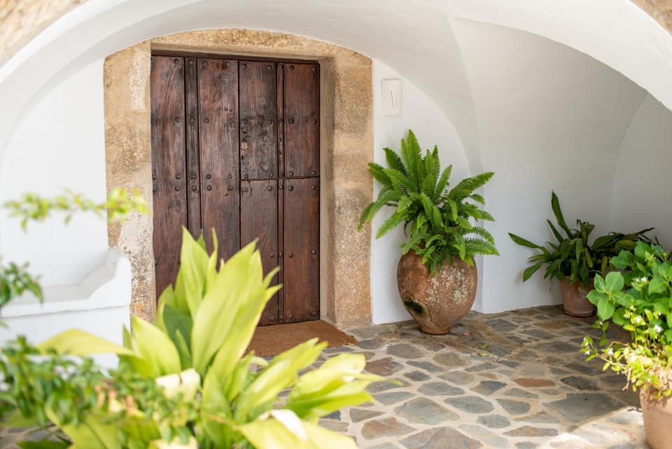 Facade/entrance, Internal: Not applicable to any particular room