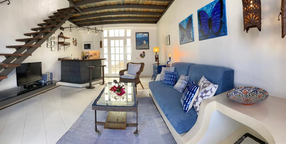 Communal lounge/ TV room, Living room, Seating area