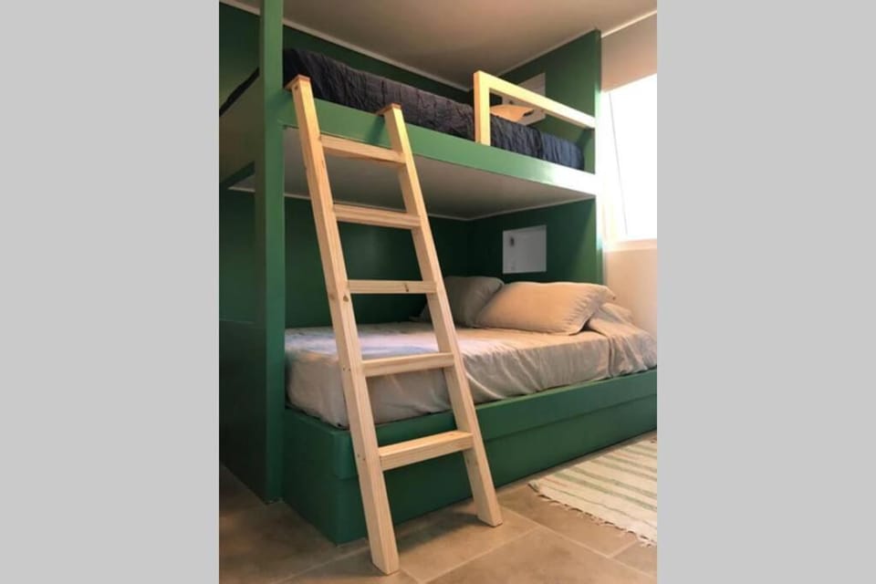 Bedroom, bunk bed