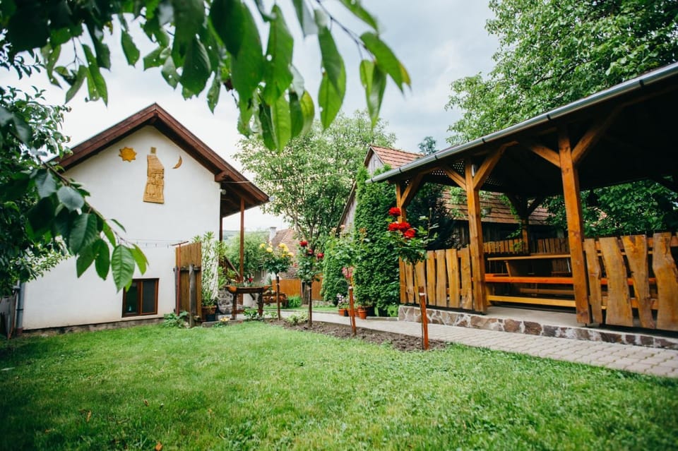 Gyöngyvirág Panzió Bed and Breakfast in Romania
