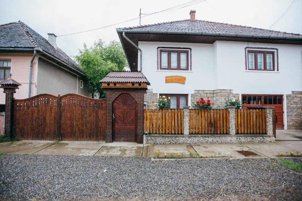 Gyöngyvirág Panzió Bed and Breakfast in Romania