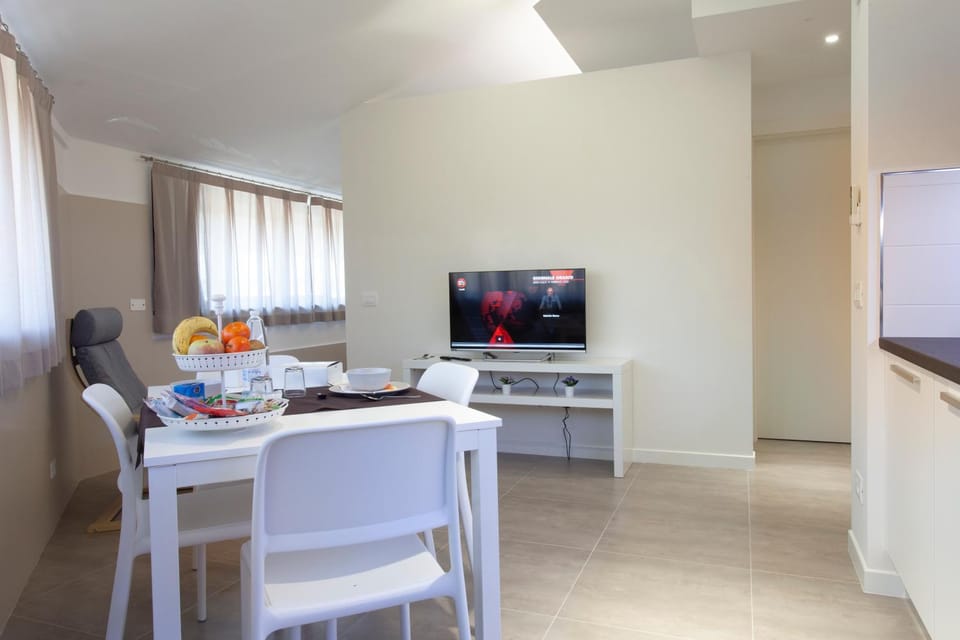 TV and multimedia, Kitchen or kitchenette, Food and drinks, Dining area, Evening entertainment, Food, Breakfast
