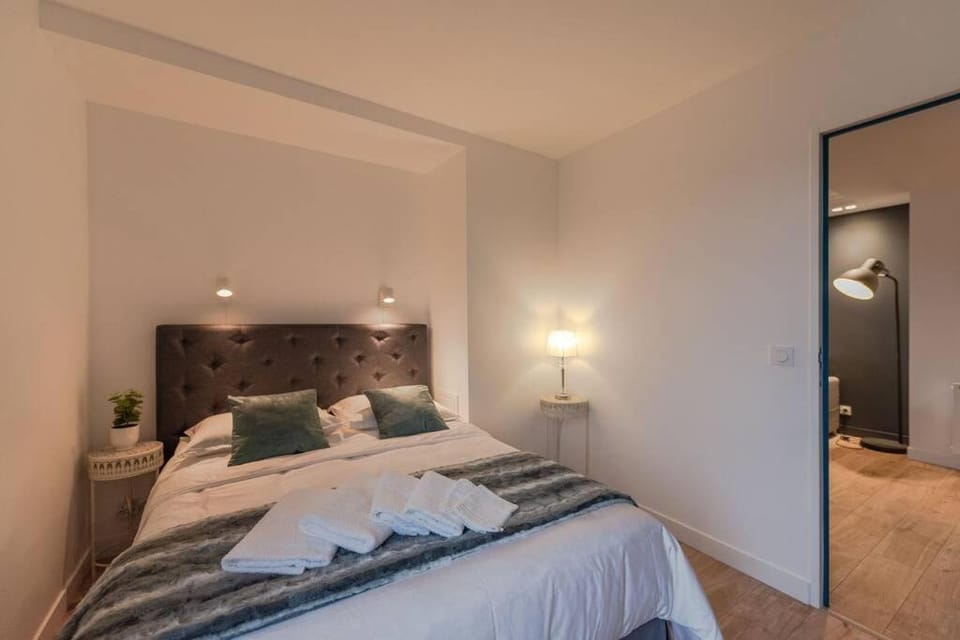 Bed, Bedroom