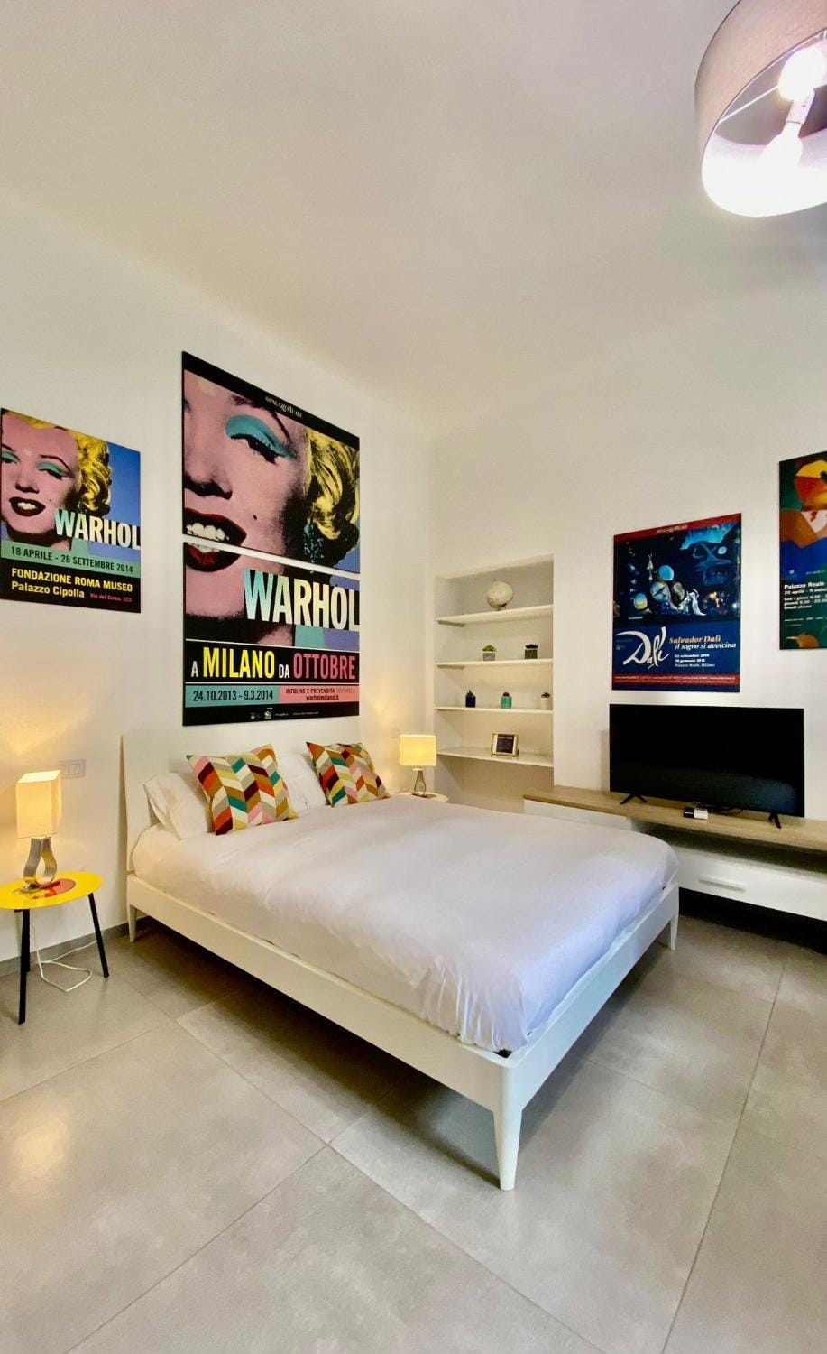 Bed, TV and multimedia, Photo of the whole room, Bedroom