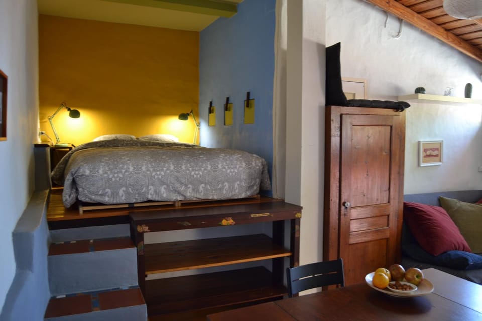 Bed, Photo of the whole room, Seating area, Bedroom