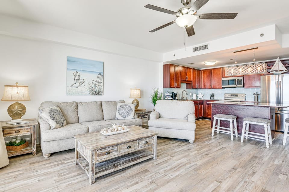 'Ocean Oasis' PCB Condo w/ Balcony & Beach Views! House in Long Beach