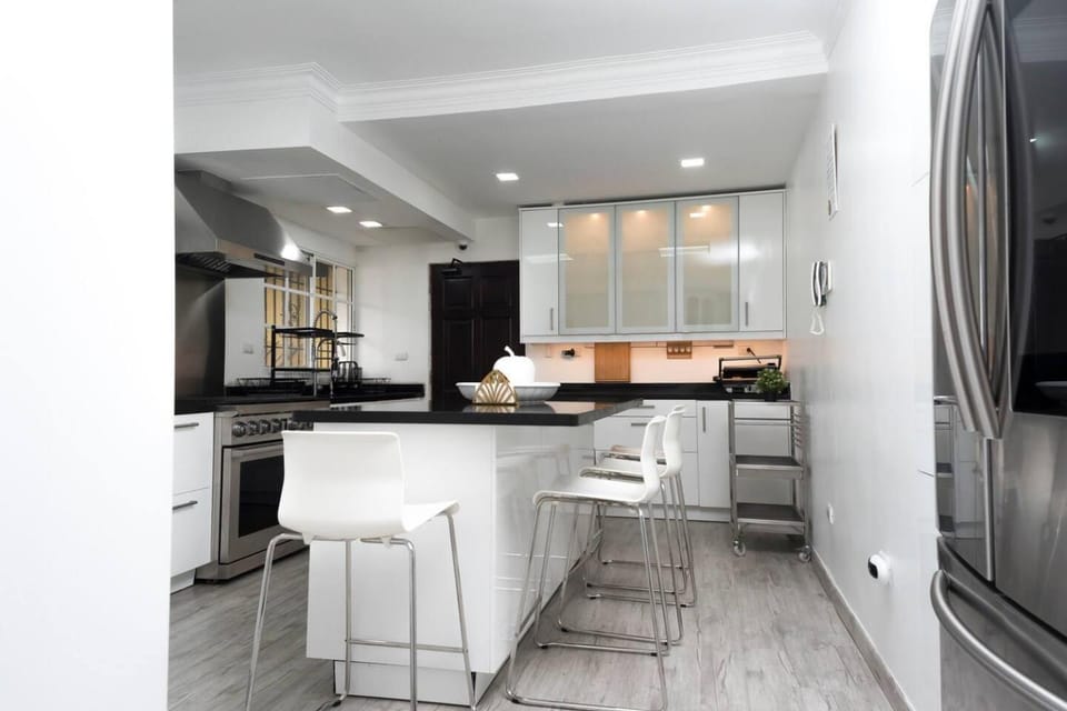 8-Bedroom Penthouse with Private Jacuzzi & Rooftop Apartment in Santo Domingo