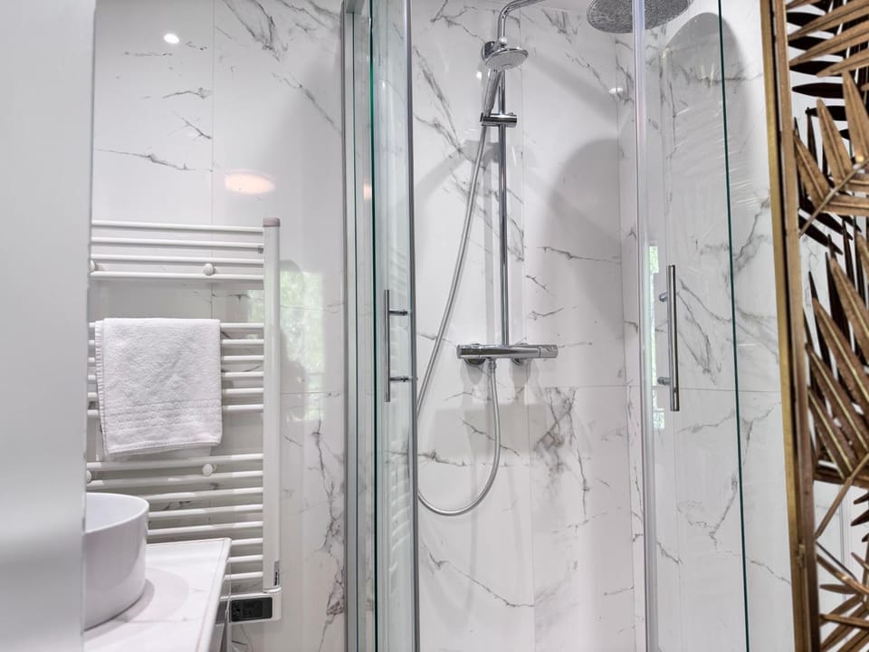 FRUITIERS2 - Bright 3 BR 15' away from the center of Paris Apartment in Saint-Denis, France