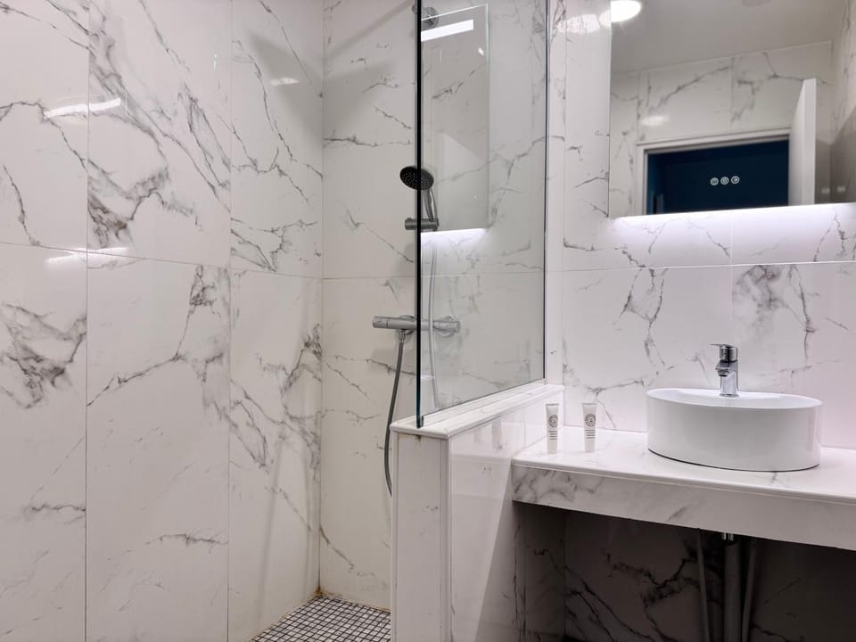 FRUITIERS2 - Bright 3 BR 15' away from the center of Paris Apartment in Saint-Denis, France