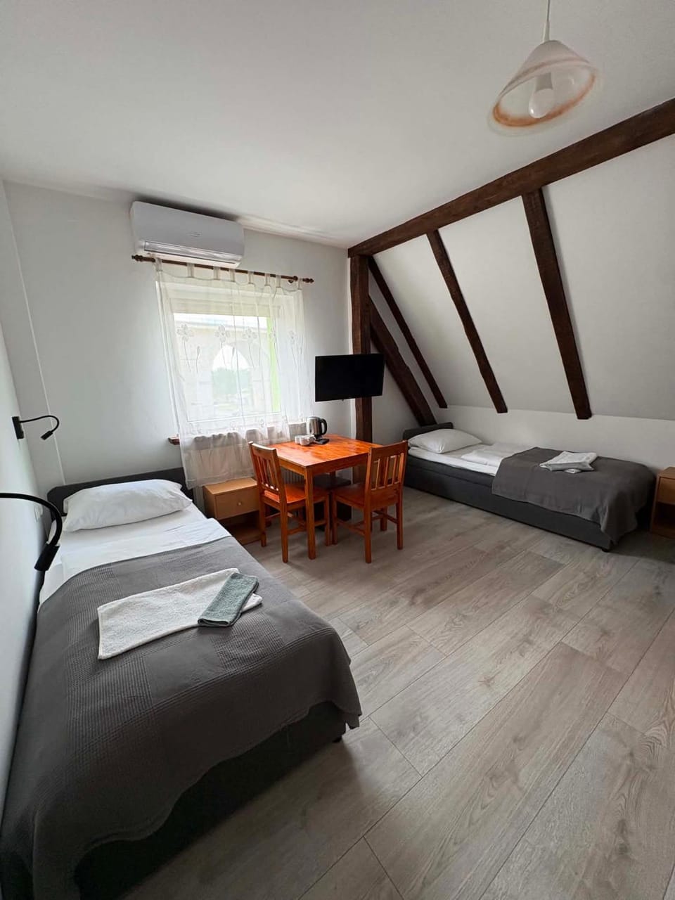 Bed, TV and multimedia, Bedroom, air conditioner