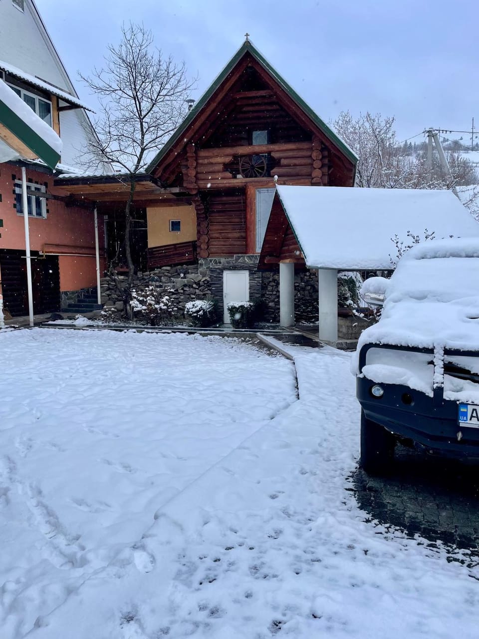 Садиба BETWEEN MOUNTAINS House in Ukraine