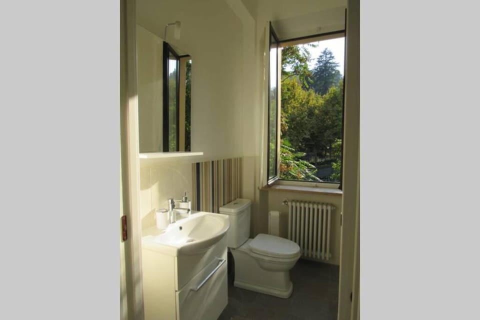 Luminoso appartamento in Villa a Stresa Apartment in Stresa