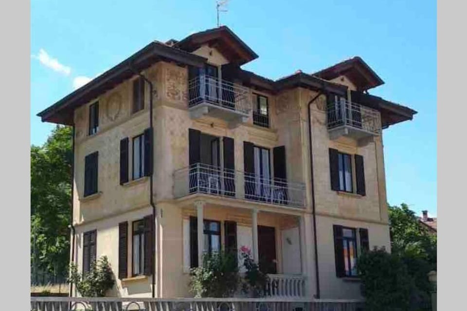Luminoso appartamento in Villa a Stresa Apartment in Stresa
