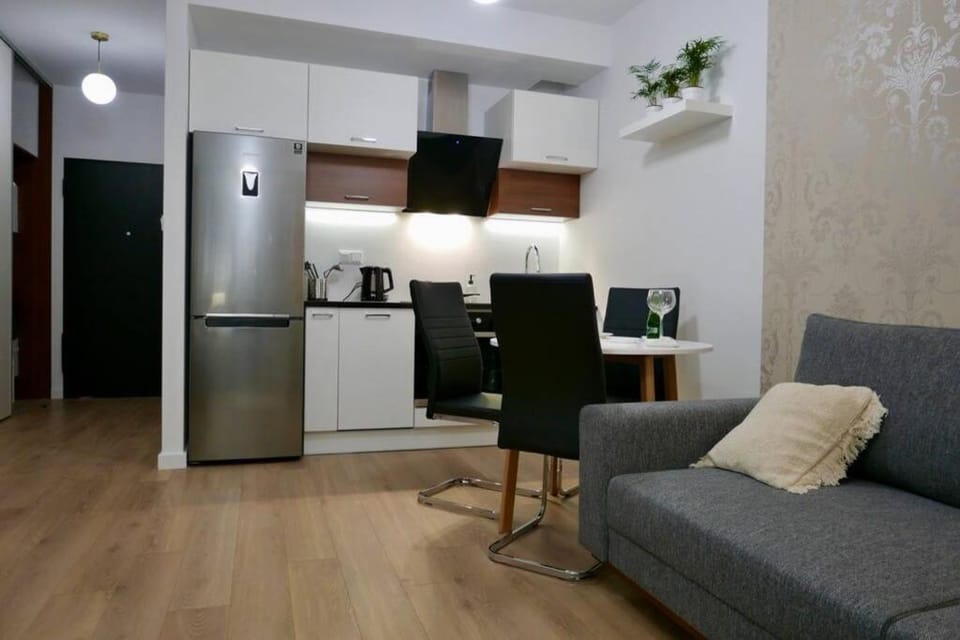 Kitchen or kitchenette, Seating area, Dining area