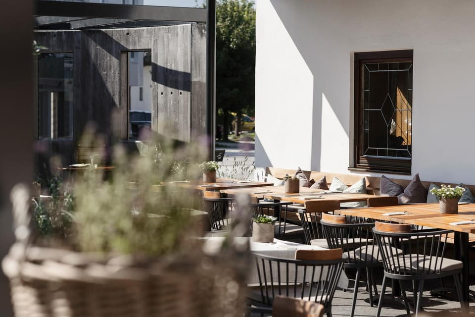 Restaurant/places to eat, Restaurant/places to eat, Garden, Balcony/Terrace