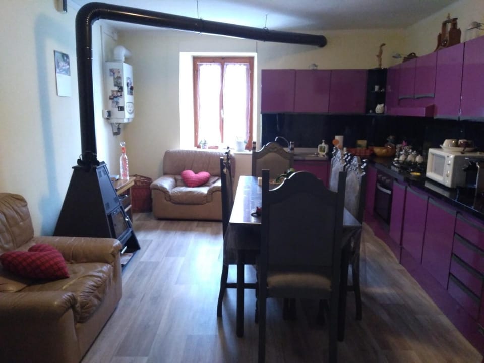 Kitchen or kitchenette, Breakfast, flat iron