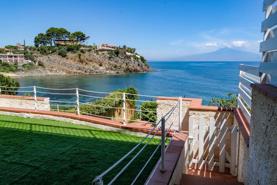 Day, Natural landscape, Garden, View (from property/room), Balcony/Terrace, Mountain view, Sea view