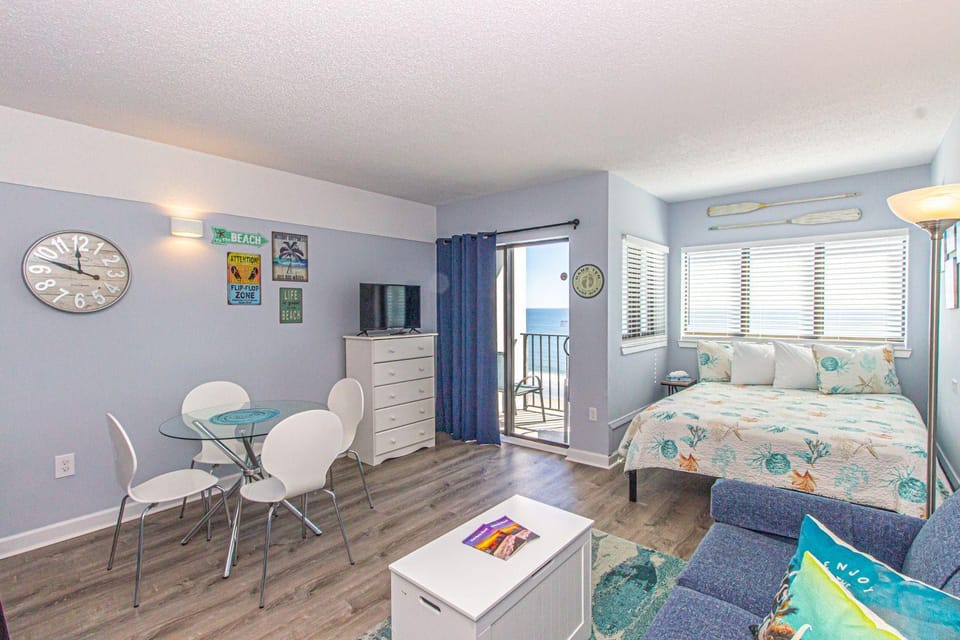 Fully Updated Direct Ocean Front Studio with Panoramic Views Palace Resort 602 House in Myrtle Beach