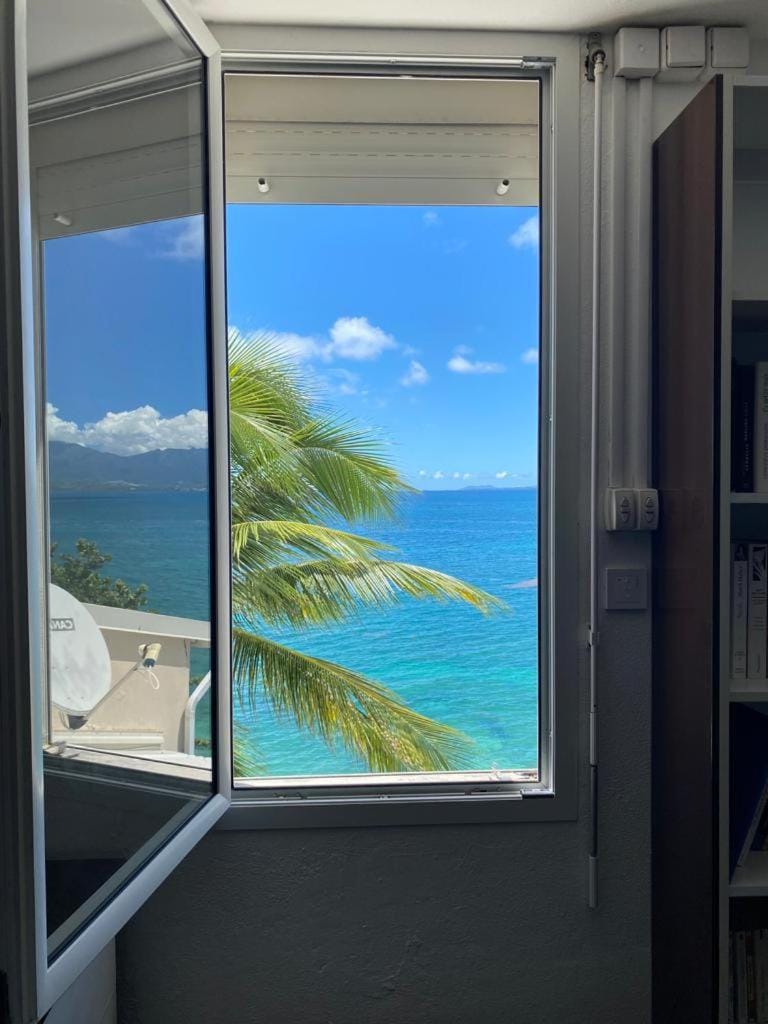 STUDIO EN DUPLEX , FACE A LA MER Apartment in Le Gosier