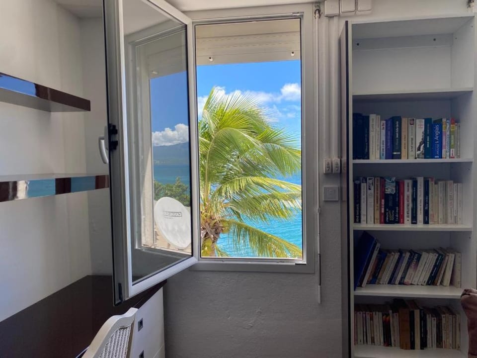 STUDIO EN DUPLEX , FACE A LA MER Apartment in Le Gosier