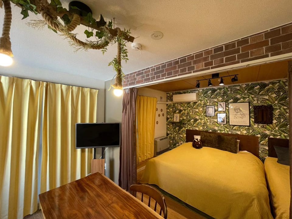 Bed, TV and multimedia, Photo of the whole room, Bedroom