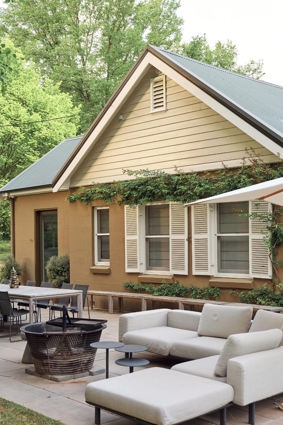 Mona Farm Hotel in Braidwood