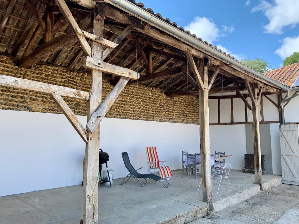 Property building, Patio, Facade/entrance