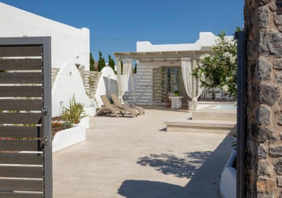 Dafnes Villa with Private Plunge Pool Villa in Santorini