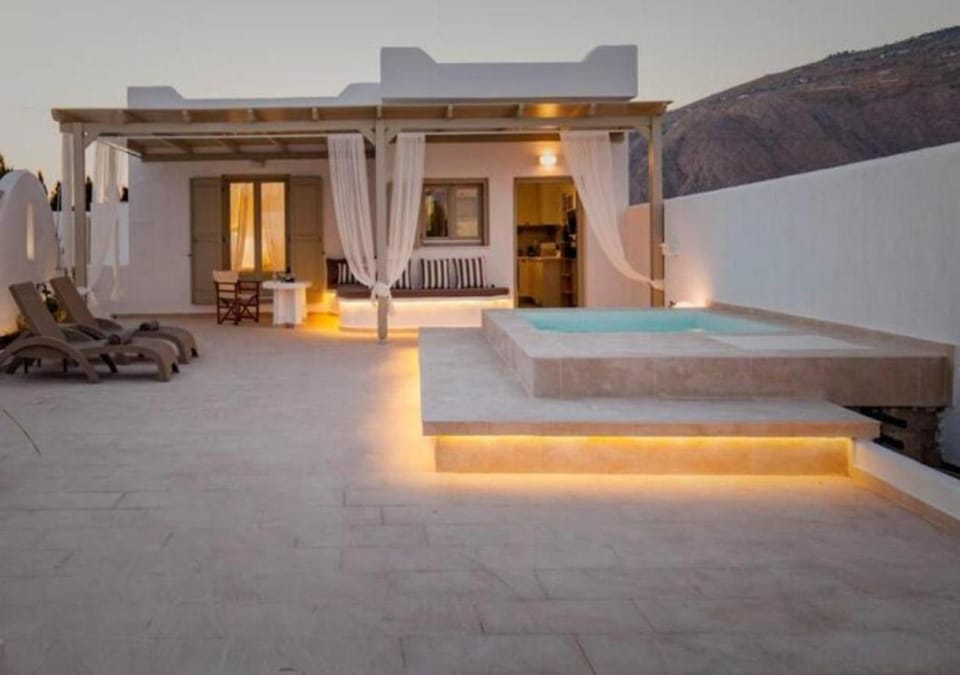 Dafnes Villa with Private Plunge Pool Villa in Santorini