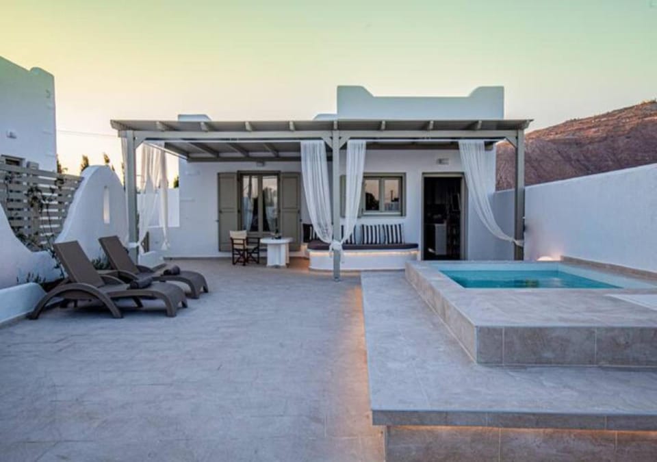 Dafnes Villa with Private Plunge Pool Villa in Santorini