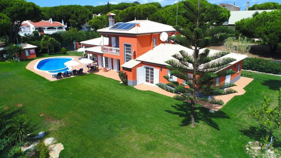 Property building, Spring, Day, Natural landscape, Garden, Garden view, Pool view, Swimming pool, sunbed