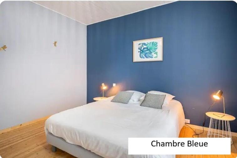 Bed, Bedroom, Garden view