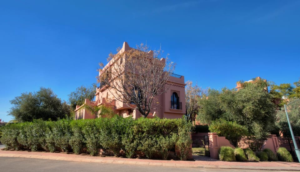Property building, Day