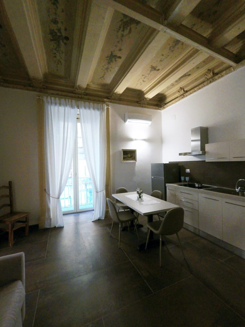 Kitchen or kitchenette, Living room, Seating area, Dining area