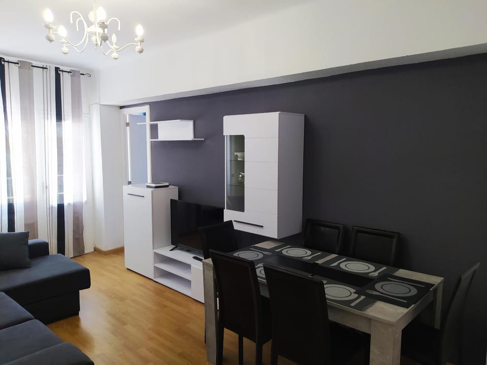 TV and multimedia, Living room, Dining area