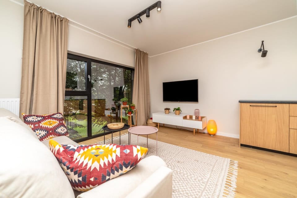 TV and multimedia, View (from property/room), Living room, Seating area, City view, City view, Garden view, Garden view, Landmark view, Landmark view, Area and facilities