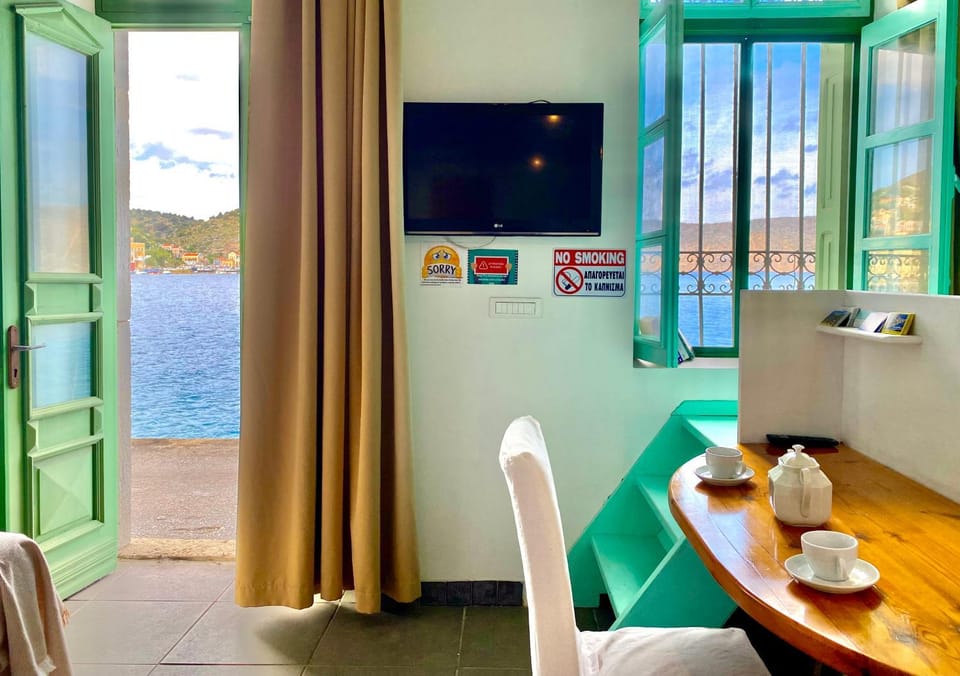 Communal lounge/ TV room, Natural landscape, TV and multimedia, Evening entertainment, Sea view