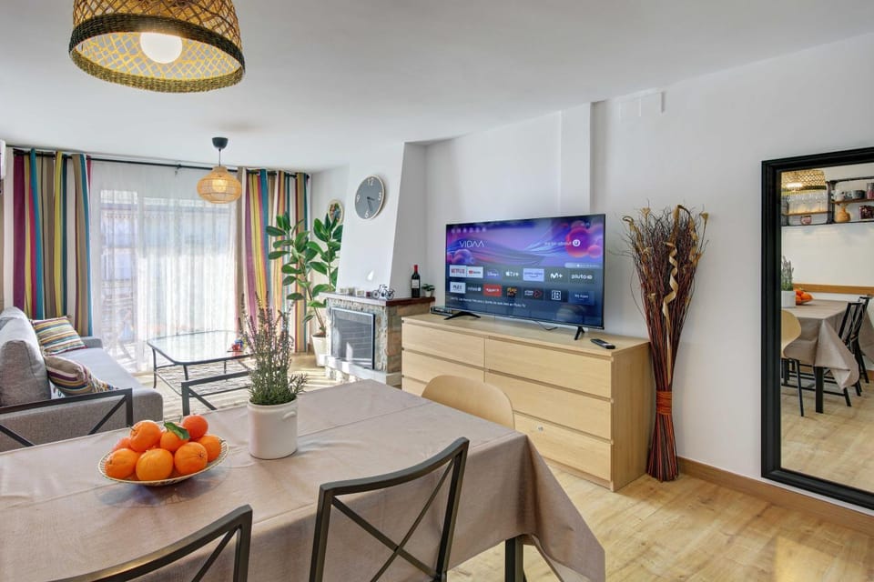 Communal lounge/ TV room, Living room, Seating area, Dining area