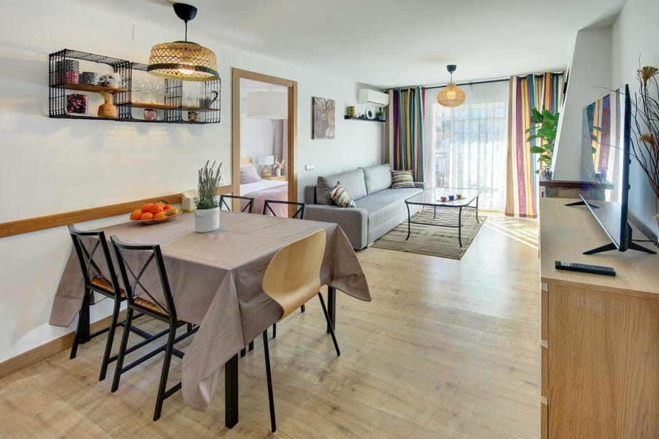 Communal lounge/ TV room, Living room, Seating area, Dining area